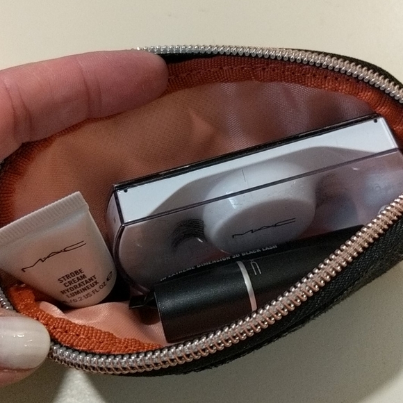 MAC Travel Set - Picture 6 of 6